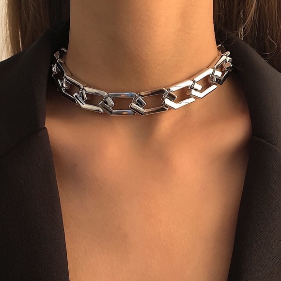 ⚜️[𝟯/$𝟯𝟴]⚜️NEW Big Link Geometric Gold Choker - Picture 3 of 10